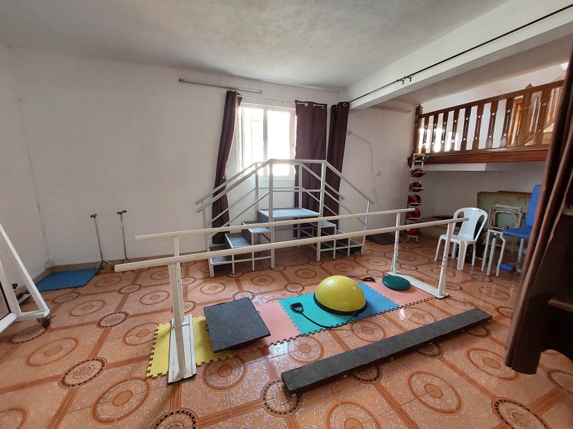 Walking rehabilitation space