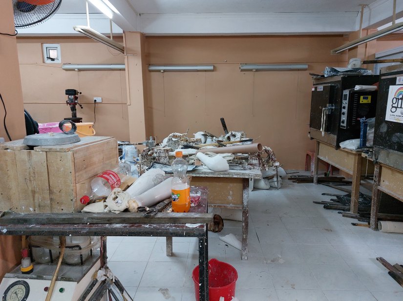 Prostheses manufacturing unit